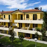Enjoy The View Of The Garden From Our Balcony Lejlighed *