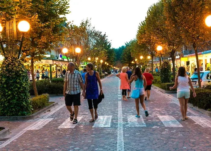 Enjoy The View Of The Garden From Our Balcony Apartamento *