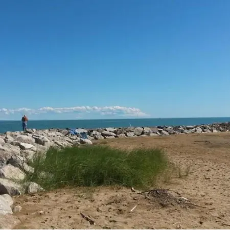 Enjoy The View Of The Garden From Our Balcony Apartman *